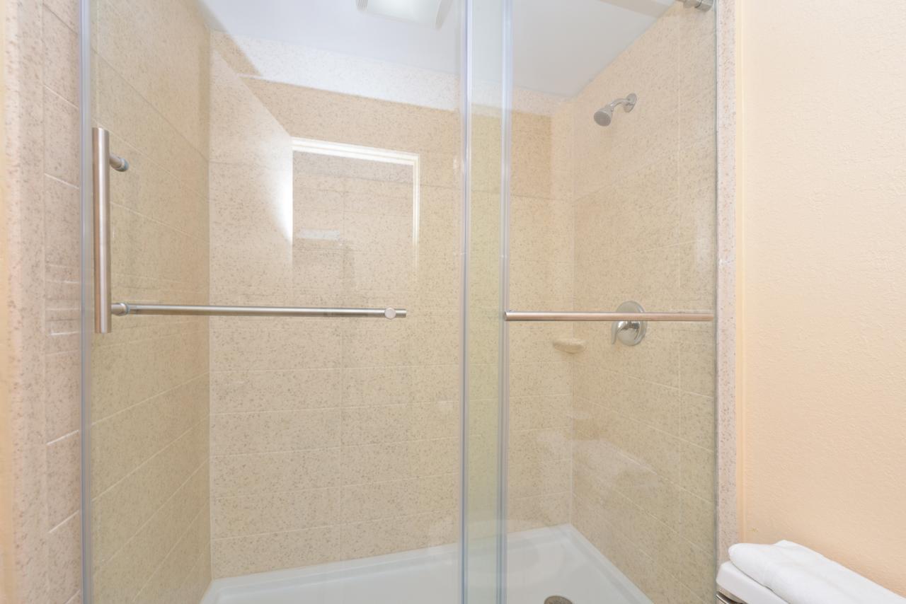 Americas Value Inn-pittsburgh Airport 2*