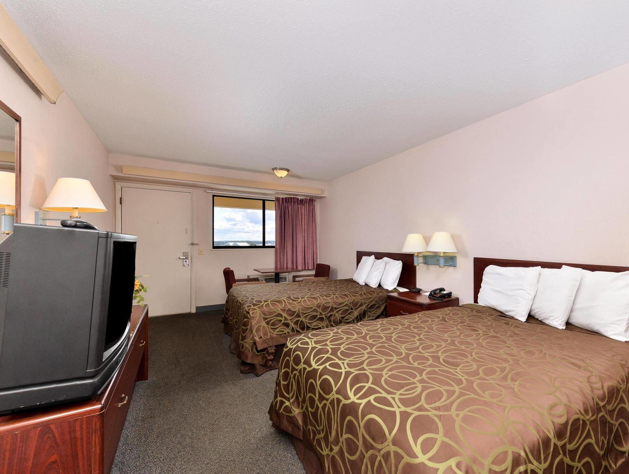 Motel Americas Value Inn-pittsburgh Airport 2*