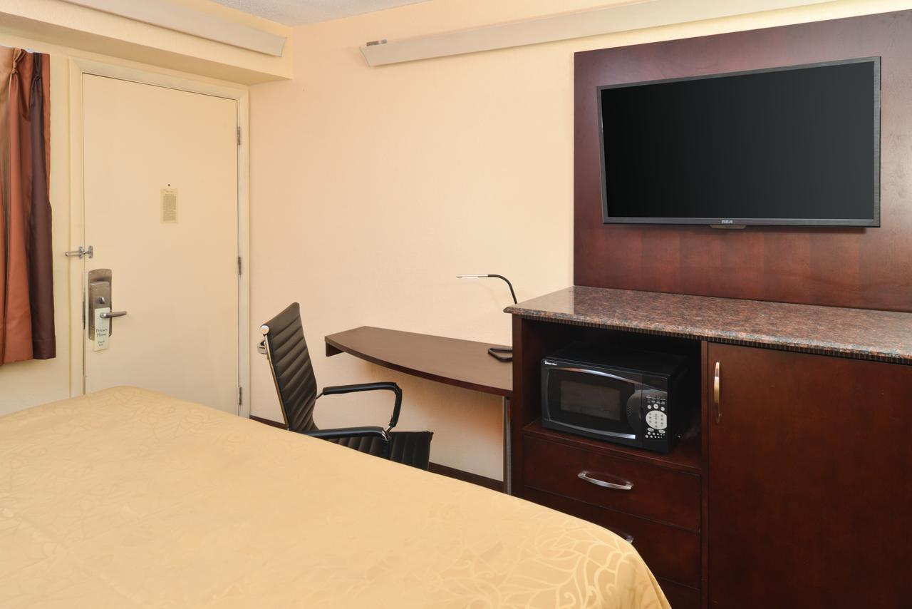 Americas Value Inn-pittsburgh Airport 2*